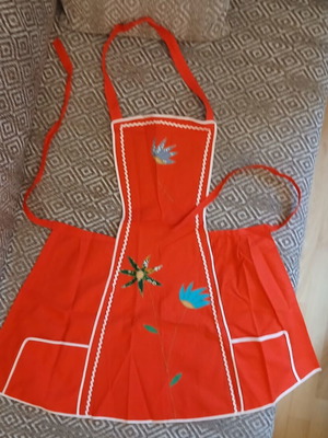 Vintage German kitchen apron 1960s, deadstock, red with floral appliqué
