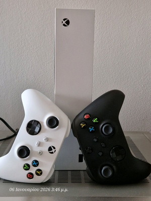 Xbox Series 500Gb σαν καινούργιο με 2 τηλεχειριστήρια λευκό και μαύρο