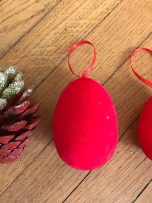 Decorative pinecone and two eggs new