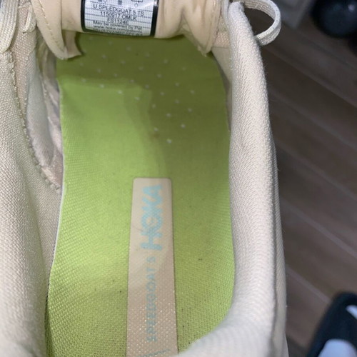 Hoka One One Speedgoat 5 size 43 used beige athletic shoes