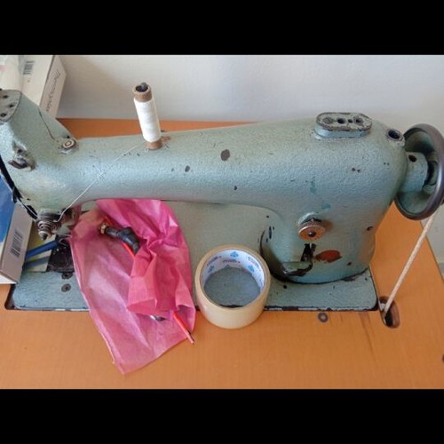 Singer sewing machine used, industrial, 1947
