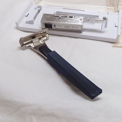 Schick Injector Type L1 Razor with Black Handle and Case like new