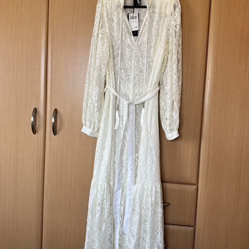 Mat long lace dress new with tag, size M/L, cream shade