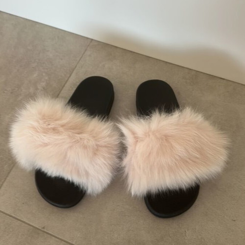 Fur slippers light pink size 40, like new, Haute Acorn