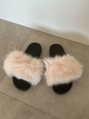 Fur slippers light pink size 40, like new, Haute Acorn
