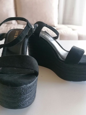 Black platform sandals used, size 38, suede