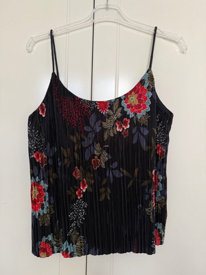 Helmi black floral top size M like new