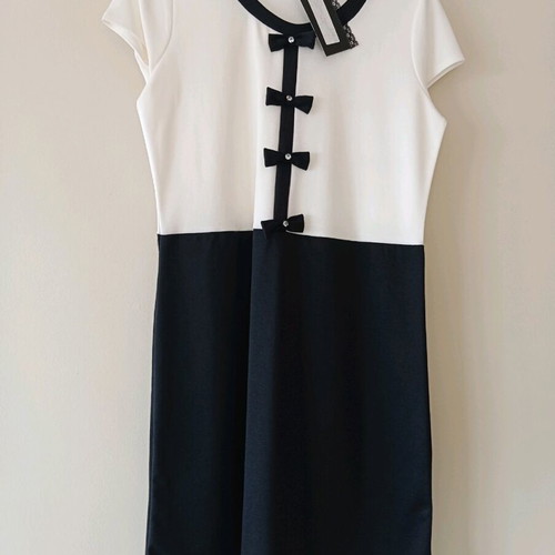 Chic dress new, size 3, black and white