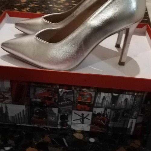 Zen leather pumps size 40 like new, silver