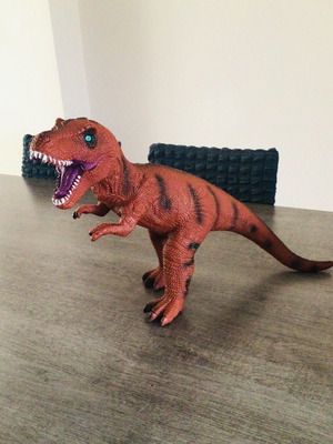 Κόκκινος δεινόσαυρος action figure μεταχειρισμένο με ήχους