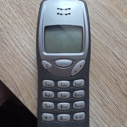 Nokia 3210 μεταχειρισμένο, χρειάζεται επαφές μπαταρίας και αντικατάσταση