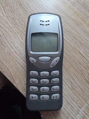 Nokia 3210 μεταχειρισμένο, χρειάζεται επαφές μπαταρίας και αντικατάσταση
