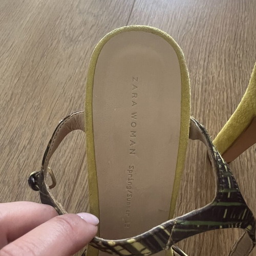 Zara high heel shoes size 40 like new, green and yellow