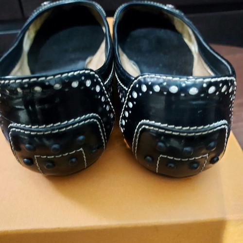 Tod's ballet flats black perforated design patent leather size 37 used