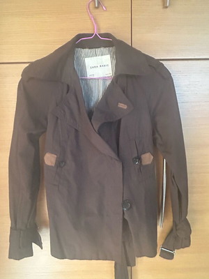 Γυναικεία κοντή καμπαρντίνα καφέ Zara μεταχειρισμένη, μέγεθος S