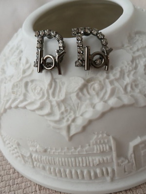Stud Earrings with Stones like new, dark metal and rhinestones