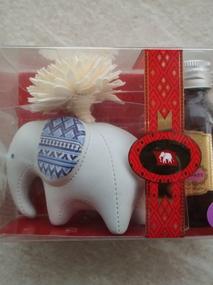 White Elephant Thailand Diffuser Set like new with elephant and Lemongrass scent