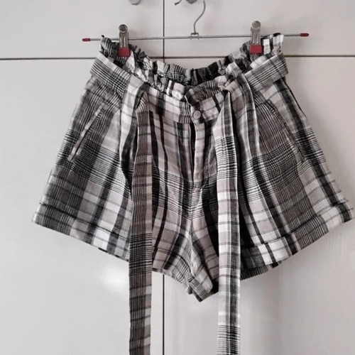 Linen high-waisted shorts Innocent like new, gray plaid with fabric belt