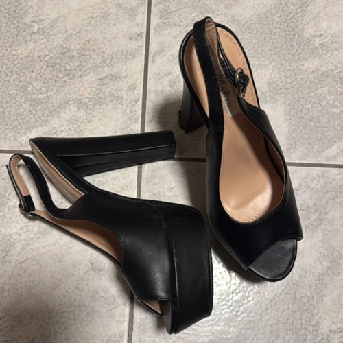 Amelia black pumps size 39 used with minor heel wear