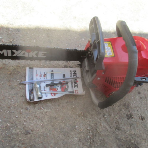 Miyake KW 5200 chainsaw like new with 50.8cm bar and tools