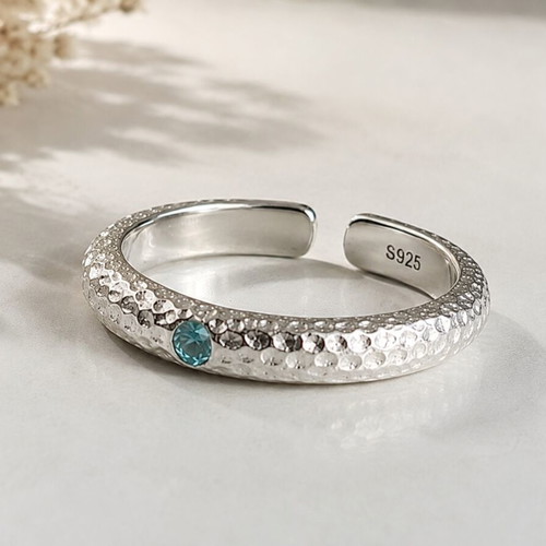 Silver S925 ring with blue stone, adjustable