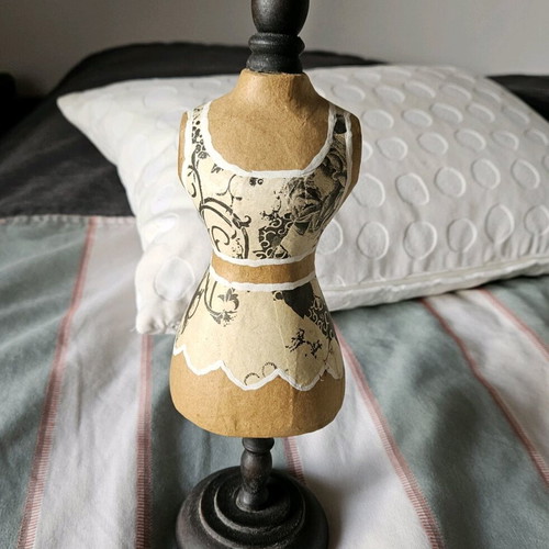 Decorative sewing model like new
