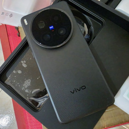 Vivo X200 Ultra 16/512 used, black, with accessories and warranty