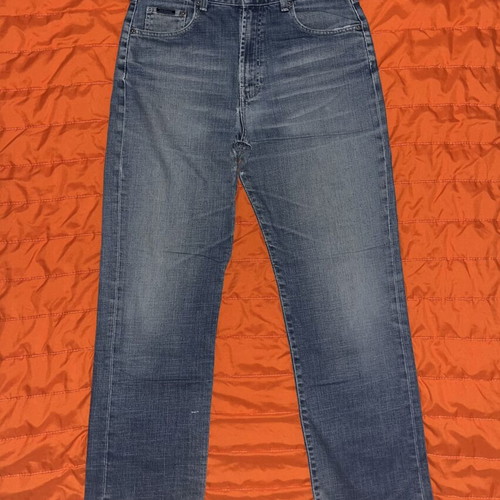 Chevignon Blue Jean W32 straight fit with distressed details