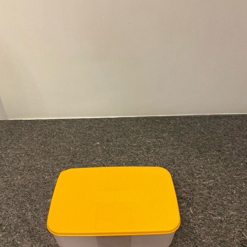 Tupperware refrigerator container 1.5L new, yellow lid