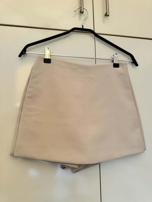 Zara beige pantskirt size XS like new