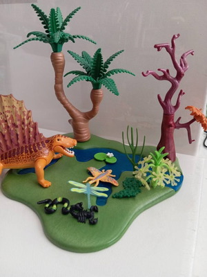Playmobil 5235 Dimetrodon and Lake like new