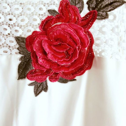 Maxi dress new with lace and roses, size S