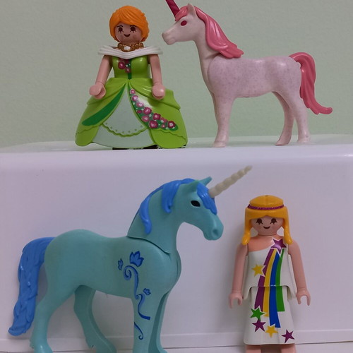 Playmobil princesses with ponies used, set of 2 princesses and 2 ponies