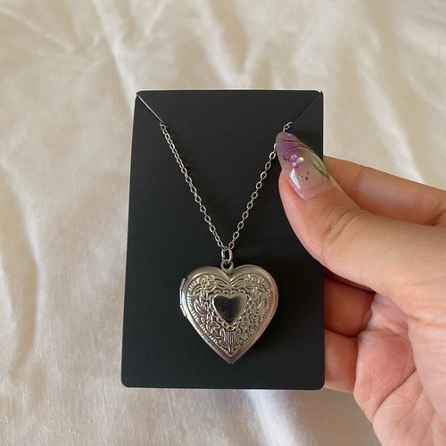 Steel locket pendant that opens new, silver color