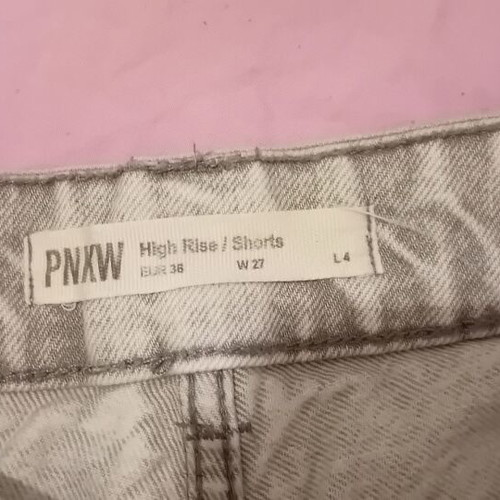 Short denim shorts with frayed high waist like new, gray Pink Woman size M