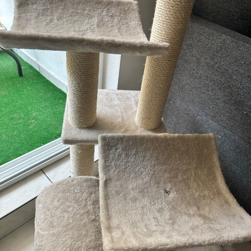 Cat tree with scratching posts