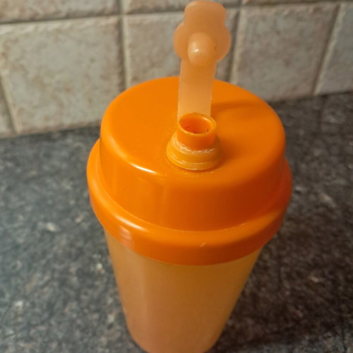 Epox Plastic Shaker 200ml like new, orange with straw hole