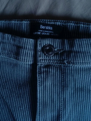 Striped jeans like new, elastic and fitted, size XXS 32 4