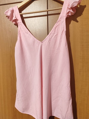 Celestino pink sleeveless blouse like new with ruffles