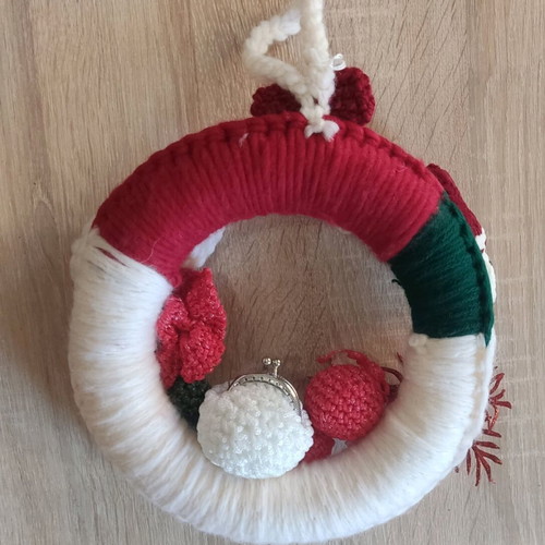 Decorative Christmas wreath with woolen elements new