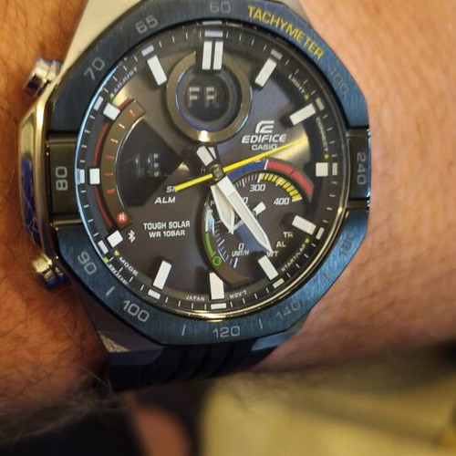 Casio ECB-950 Edifice watch like new with Bluetooth and tough solar