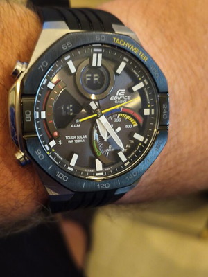 Casio ECB-950 Edifice watch like new with Bluetooth and tough solar