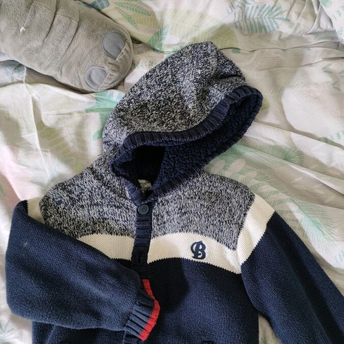 Baby jacket like new for 24 months with teddy fabric lining