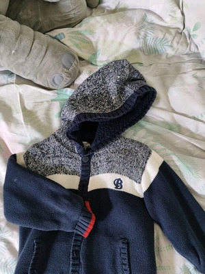 Baby jacket like new for 24 months with teddy fabric lining