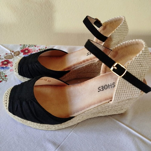 BC women's espadrilles new, black suede with straw material