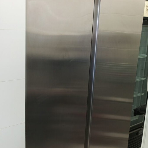 Professional maintenance refrigerator like new