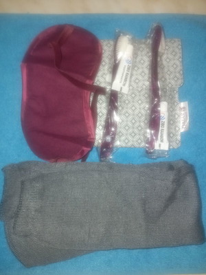 Σετ για ταξίδι με οδοντόβουρτσες, μάσκα ύπνου και κάλτσες