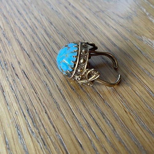 Ring with blue stone like new, turquoise and gold color