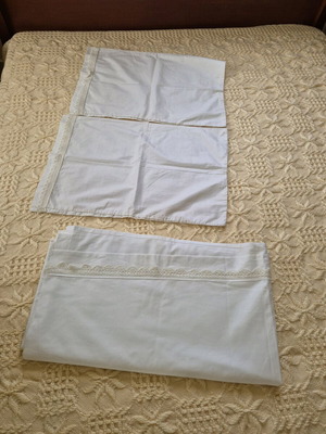 Bed sheet and 2 pillowcases white, like new, double bed size