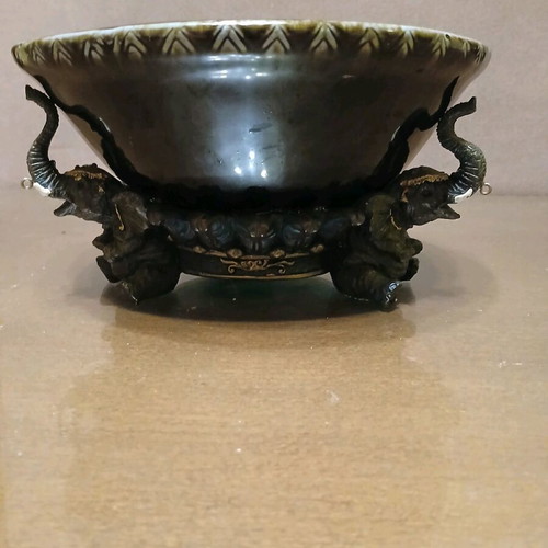 Indian vase reproduction with elephant shape like new, ceramic
